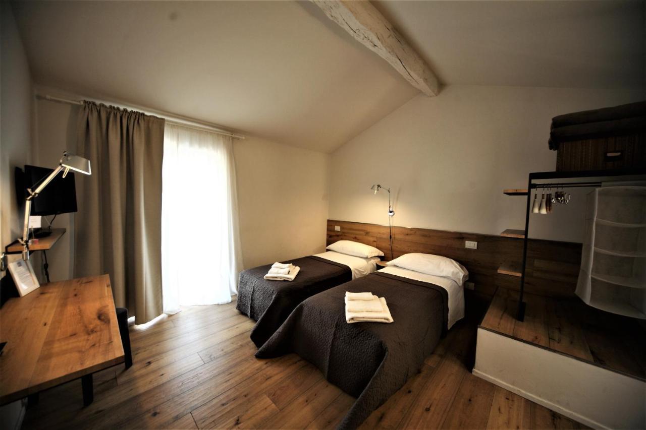 32 Bnb Camerecaffe ปาเวีย ภายนอก รูปภาพ