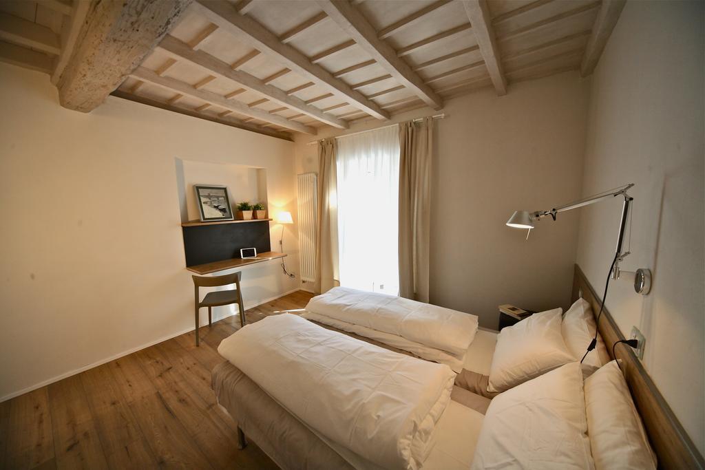 32 Bnb Camerecaffe ปาเวีย ห้อง รูปภาพ