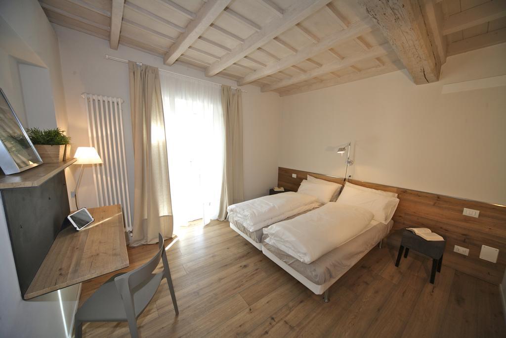 32 Bnb Camerecaffe ปาเวีย ภายนอก รูปภาพ
