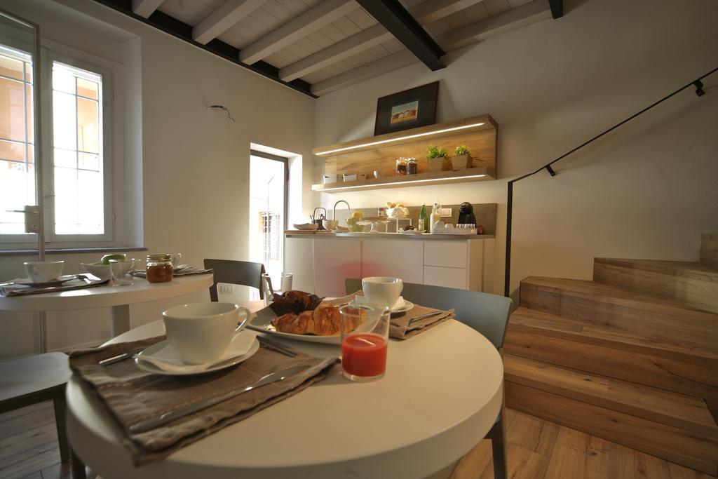 32 Bnb Camerecaffe ปาเวีย ภายนอก รูปภาพ