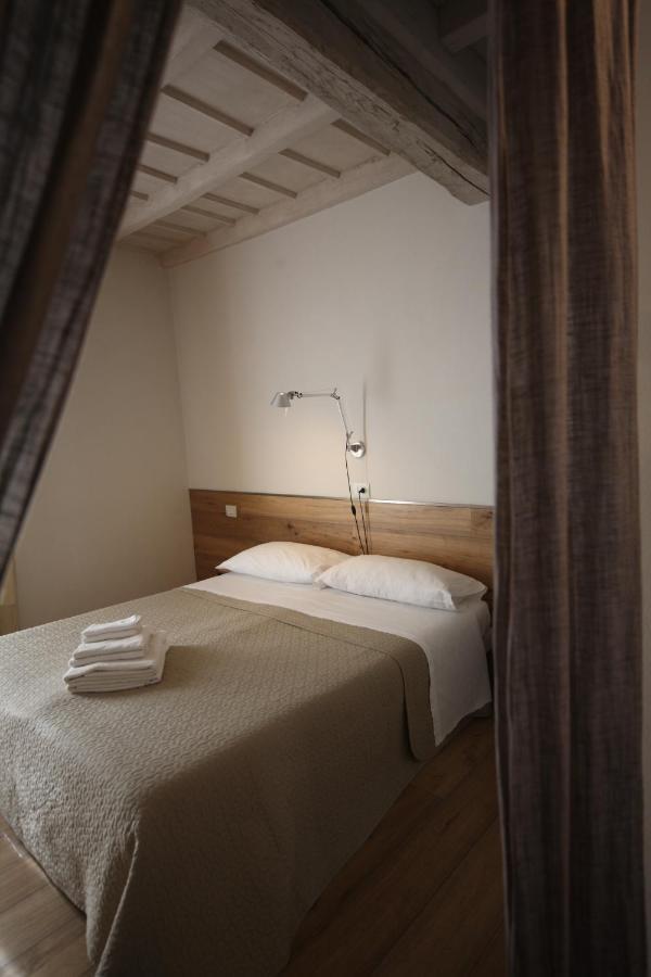 32 Bnb Camerecaffe ปาเวีย ภายนอก รูปภาพ